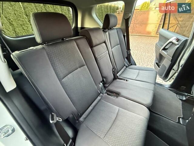 Белый Тойота Ленд Крузер Прадо, объемом двигателя 2.76 л и пробегом 37 тыс. км за 49900 $, фото 13 на Automoto.ua