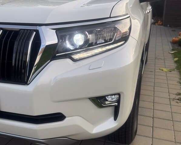 Белый Тойота Ленд Крузер Прадо, объемом двигателя 2.76 л и пробегом 28 тыс. км за 55500 $, фото 5 на Automoto.ua