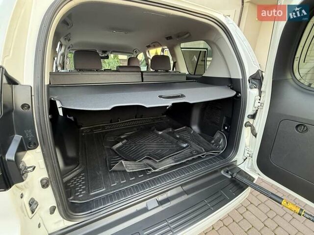 Белый Тойота Ленд Крузер Прадо, объемом двигателя 2.76 л и пробегом 37 тыс. км за 49900 $, фото 24 на Automoto.ua