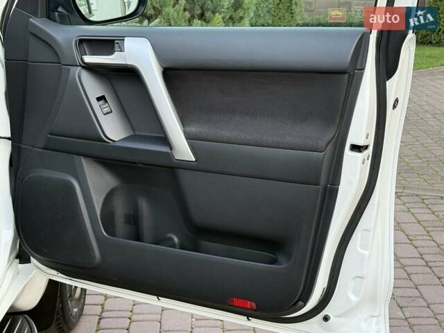 Белый Тойота Ленд Крузер Прадо, объемом двигателя 2.76 л и пробегом 37 тыс. км за 49900 $, фото 15 на Automoto.ua