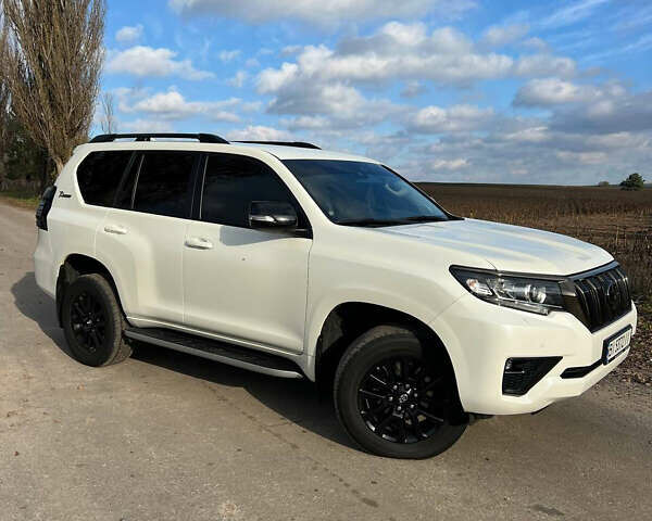 Белый Тойота Ленд Крузер Прадо, объемом двигателя 3.96 л и пробегом 134 тыс. км за 42900 $, фото 1 на Automoto.ua