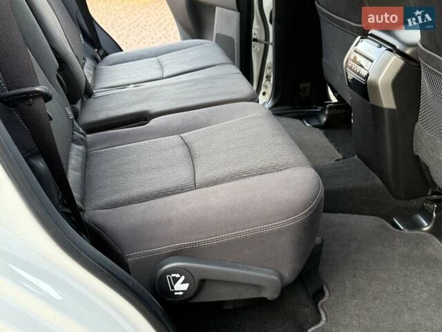 Белый Тойота Ленд Крузер Прадо, объемом двигателя 2.76 л и пробегом 37 тыс. км за 49900 $, фото 9 на Automoto.ua