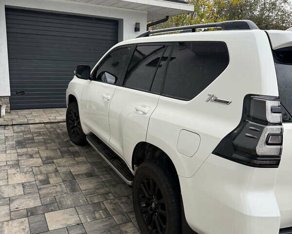 Білий Тойота Ленд Крузер Прадо, об'ємом двигуна 3.96 л та пробігом 174 тис. км за 44000 $, фото 2 на Automoto.ua