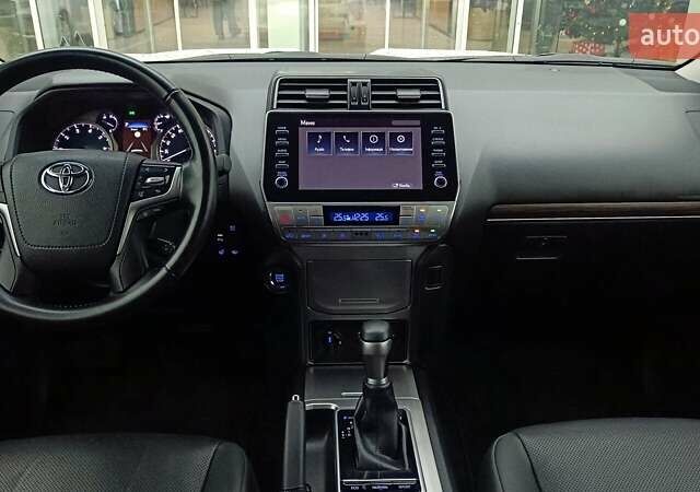 Белый Тойота Ленд Крузер Прадо, объемом двигателя 3.96 л и пробегом 39 тыс. км за 61819 $, фото 7 на Automoto.ua