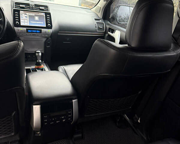 Білий Тойота Ленд Крузер Прадо, об'ємом двигуна 3.96 л та пробігом 174 тис. км за 44000 $, фото 7 на Automoto.ua