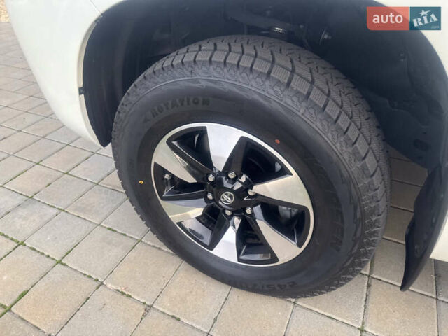 Белый Тойота Ленд Крузер Прадо, объемом двигателя 2.76 л и пробегом 28 тыс. км за 55500 $, фото 44 на Automoto.ua