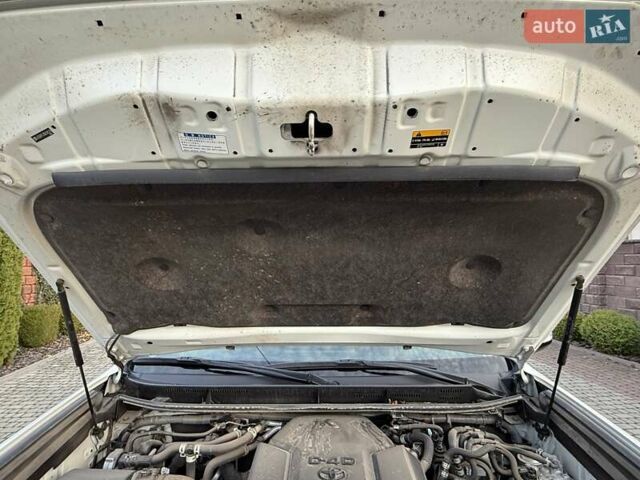 Белый Тойота Ленд Крузер Прадо, объемом двигателя 2.76 л и пробегом 37 тыс. км за 49900 $, фото 84 на Automoto.ua