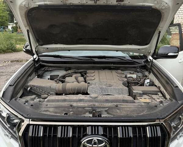 Білий Тойота Ленд Крузер Прадо, об'ємом двигуна 3.96 л та пробігом 46 тис. км за 44000 $, фото 9 на Automoto.ua