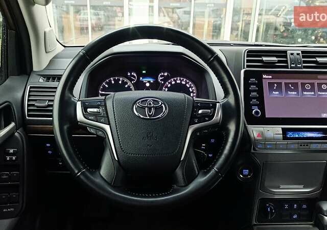 Белый Тойота Ленд Крузер Прадо, объемом двигателя 3.96 л и пробегом 39 тыс. км за 61819 $, фото 8 на Automoto.ua