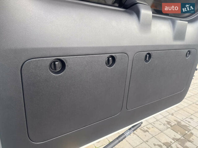 Белый Тойота Ленд Крузер Прадо, объемом двигателя 2.76 л и пробегом 28 тыс. км за 55500 $, фото 64 на Automoto.ua