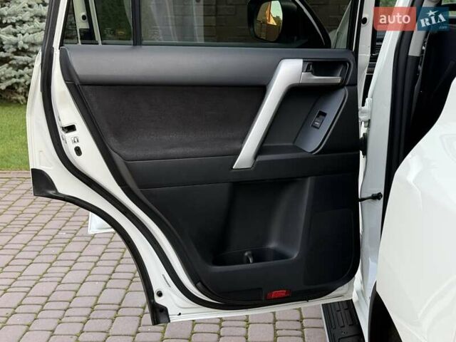 Белый Тойота Ленд Крузер Прадо, объемом двигателя 2.76 л и пробегом 37 тыс. км за 49900 $, фото 1 на Automoto.ua