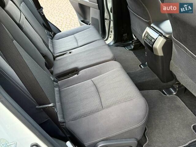 Белый Тойота Ленд Крузер Прадо, объемом двигателя 2.76 л и пробегом 37 тыс. км за 49900 $, фото 10 на Automoto.ua