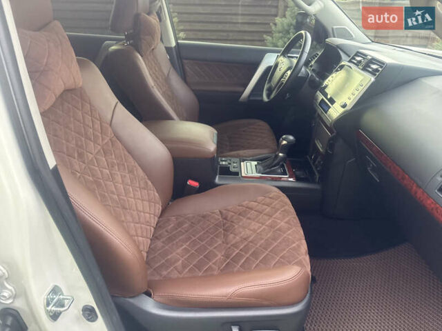 Белый Тойота Ленд Крузер Прадо, объемом двигателя 2.76 л и пробегом 28 тыс. км за 55500 $, фото 73 на Automoto.ua