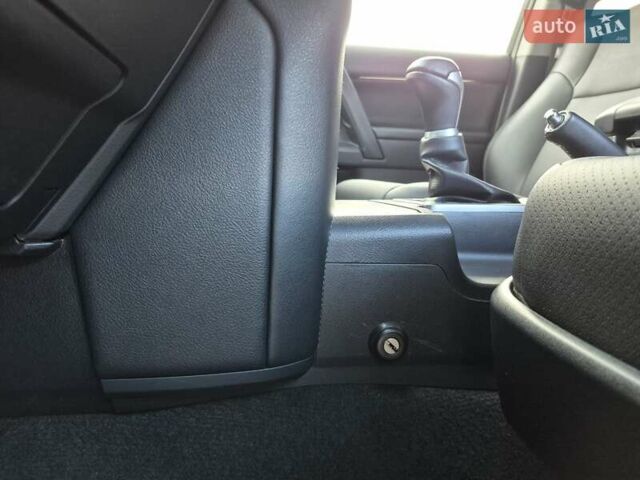 Білий Тойота Ленд Крузер Прадо, об'ємом двигуна 3.96 л та пробігом 73 тис. км за 50900 $, фото 46 на Automoto.ua