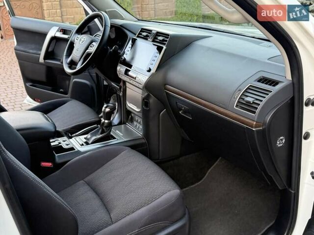 Белый Тойота Ленд Крузер Прадо, объемом двигателя 2.76 л и пробегом 37 тыс. км за 49900 $, фото 17 на Automoto.ua