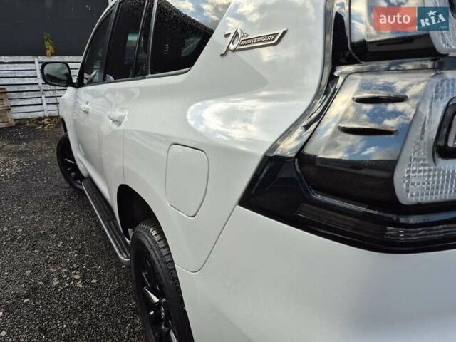 Белый Тойота Ленд Крузер Прадо, объемом двигателя 3.96 л и пробегом 71 тыс. км за 50900 $, фото 15 на Automoto.ua