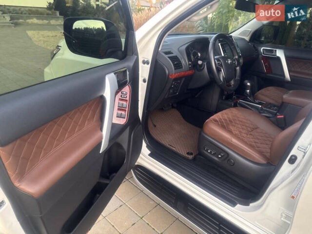 Белый Тойота Ленд Крузер Прадо, объемом двигателя 2.76 л и пробегом 28 тыс. км за 55500 $, фото 46 на Automoto.ua