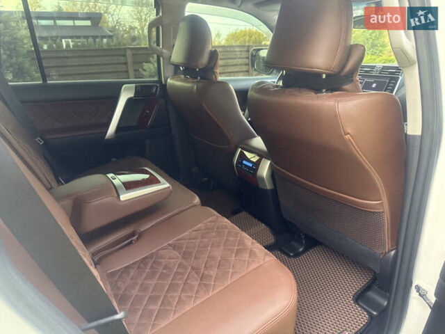 Белый Тойота Ленд Крузер Прадо, объемом двигателя 2.76 л и пробегом 28 тыс. км за 55500 $, фото 68 на Automoto.ua