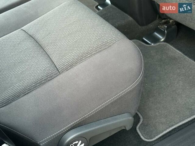 Белый Тойота Ленд Крузер Прадо, объемом двигателя 2.76 л и пробегом 37 тыс. км за 49900 $, фото 8 на Automoto.ua