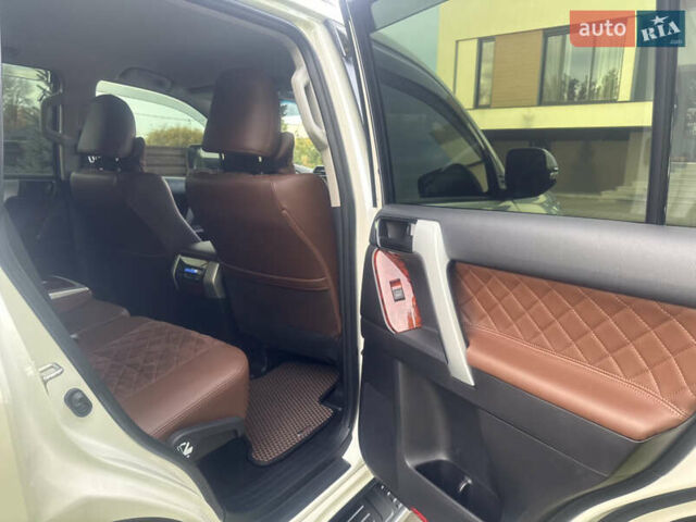 Белый Тойота Ленд Крузер Прадо, объемом двигателя 2.76 л и пробегом 28 тыс. км за 55500 $, фото 67 на Automoto.ua