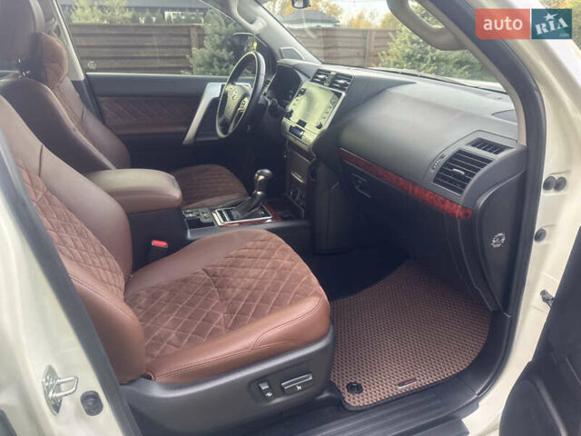 Белый Тойота Ленд Крузер Прадо, объемом двигателя 2.76 л и пробегом 28 тыс. км за 55500 $, фото 72 на Automoto.ua