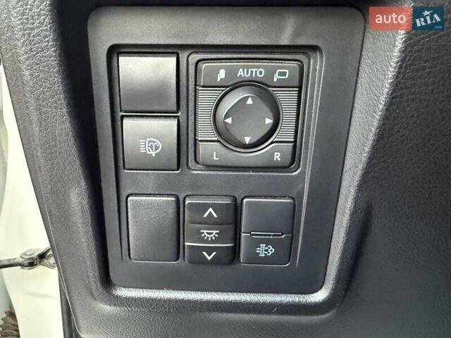 Белый Тойота Ленд Крузер Прадо, объемом двигателя 2.76 л и пробегом 37 тыс. км за 49900 $, фото 52 на Automoto.ua