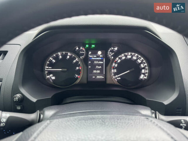 Белый Тойота Ленд Крузер Прадо, объемом двигателя 3.96 л и пробегом 28 тыс. км за 54500 $, фото 6 на Automoto.ua