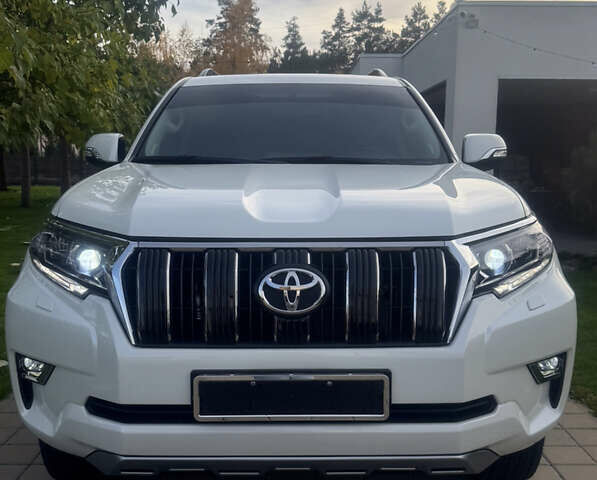 Белый Тойота Ленд Крузер Прадо, объемом двигателя 2.76 л и пробегом 28 тыс. км за 55500 $, фото 7 на Automoto.ua