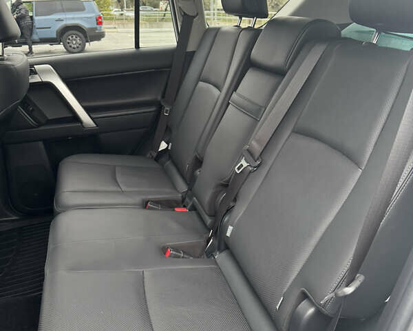 Белый Тойота Ленд Крузер Прадо, объемом двигателя 3.96 л и пробегом 28 тыс. км за 54500 $, фото 2 на Automoto.ua