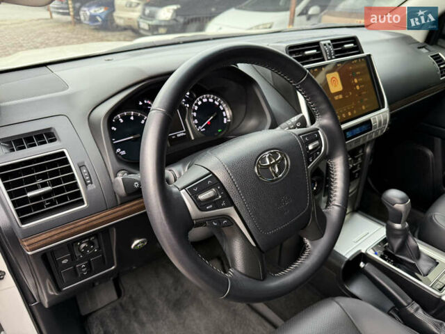 Тойота Ленд Крузер Прадо 2022 в Запорожье на Automoto.ua Белый Тойота Ленд Крузер Прадо, объемом двигателя 3.96 л и пробегом 15 тыс. км за 55000 $, фото 22 на Automoto.ua