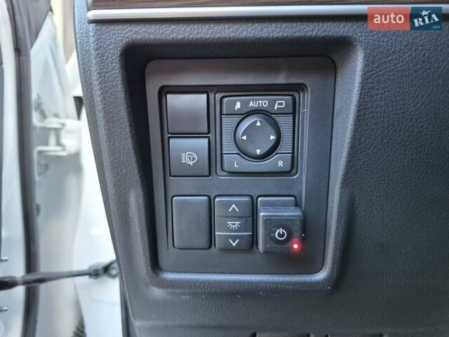 Белый Тойота Ленд Крузер Прадо, объемом двигателя 3.96 л и пробегом 71 тыс. км за 50900 $, фото 47 на Automoto.ua