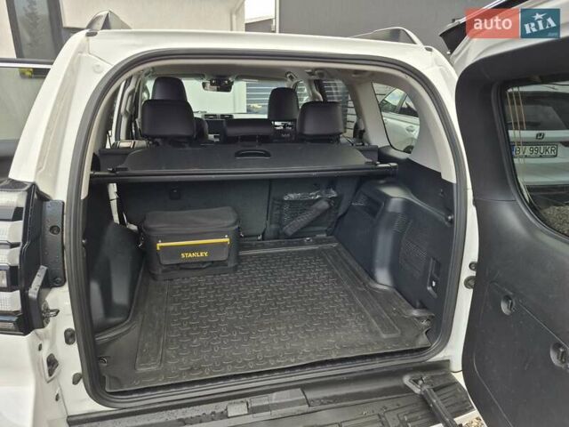 Белый Тойота Ленд Крузер Прадо, объемом двигателя 3.96 л и пробегом 71 тыс. км за 50900 $, фото 49 на Automoto.ua