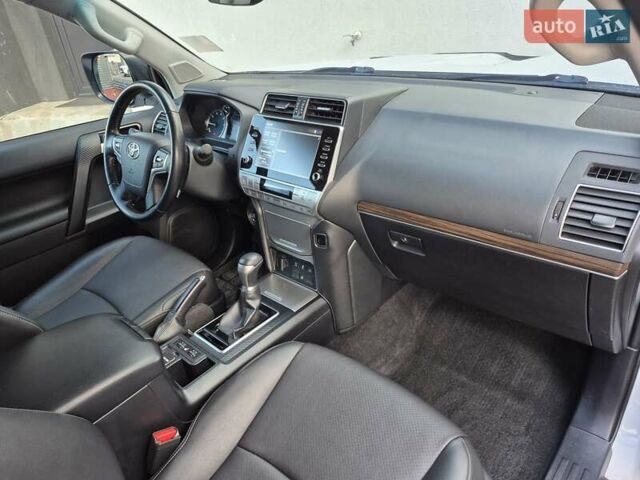 Белый Тойота Ленд Крузер Прадо, объемом двигателя 3.96 л и пробегом 71 тыс. км за 50900 $, фото 42 на Automoto.ua