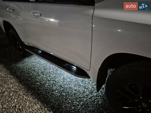 Белый Тойота Ленд Крузер Прадо, объемом двигателя 3.96 л и пробегом 71 тыс. км за 50900 $, фото 21 на Automoto.ua