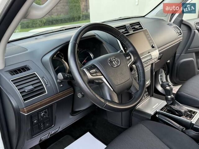 Белый Тойота Ленд Крузер Прадо, объемом двигателя 2.76 л и пробегом 37 тыс. км за 49900 $, фото 102 на Automoto.ua