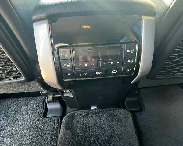 Белый Тойота Ленд Крузер Прадо, объемом двигателя 3.96 л и пробегом 134 тыс. км за 42900 $, фото 59 на Automoto.ua