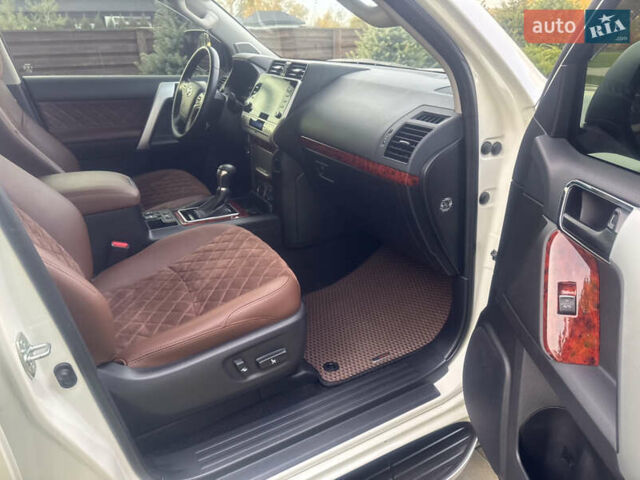 Белый Тойота Ленд Крузер Прадо, объемом двигателя 2.76 л и пробегом 28 тыс. км за 55500 $, фото 71 на Automoto.ua