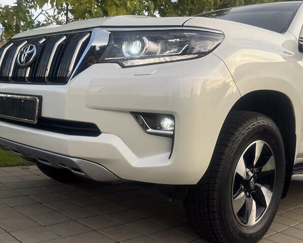 Белый Тойота Ленд Крузер Прадо, объемом двигателя 2.76 л и пробегом 28 тыс. км за 55500 $, фото 10 на Automoto.ua