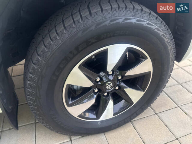 Белый Тойота Ленд Крузер Прадо, объемом двигателя 2.76 л и пробегом 28 тыс. км за 55500 $, фото 35 на Automoto.ua