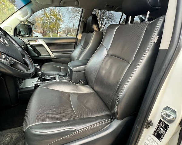 Белый Тойота Ленд Крузер Прадо, объемом двигателя 3.96 л и пробегом 134 тыс. км за 42900 $, фото 69 на Automoto.ua