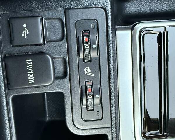 Белый Тойота Ленд Крузер Прадо, объемом двигателя 2.76 л и пробегом 37 тыс. км за 49900 $, фото 48 на Automoto.ua