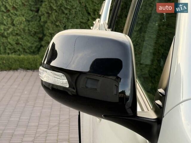 Белый Тойота Ленд Крузер Прадо, объемом двигателя 2.76 л и пробегом 37 тыс. км за 49900 $, фото 39 на Automoto.ua