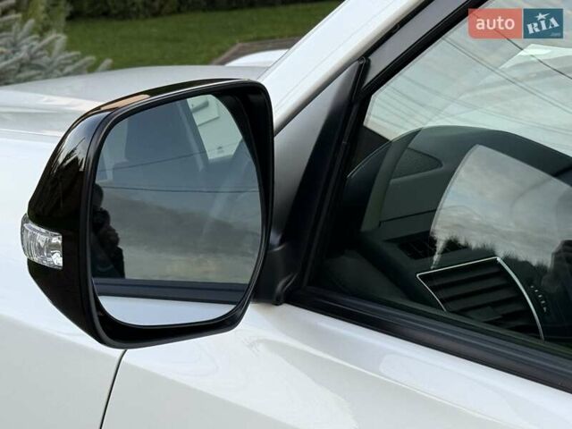 Белый Тойота Ленд Крузер Прадо, объемом двигателя 2.76 л и пробегом 37 тыс. км за 49900 $, фото 37 на Automoto.ua