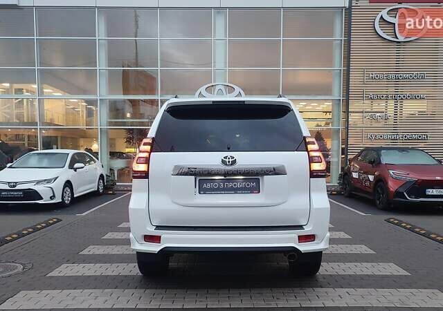 Белый Тойота Ленд Крузер Прадо, объемом двигателя 3.96 л и пробегом 39 тыс. км за 61819 $, фото 3 на Automoto.ua