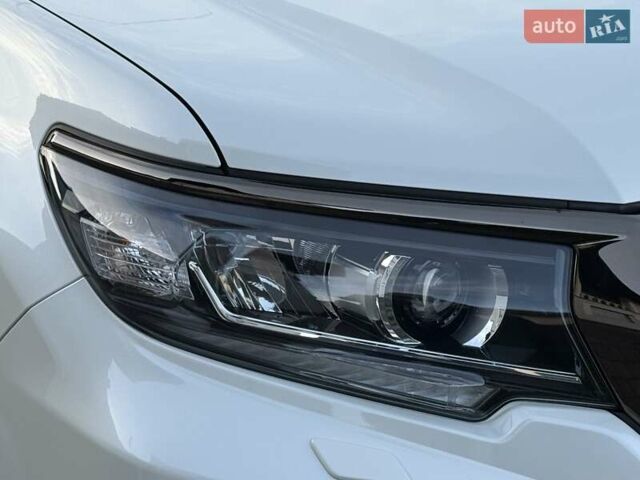 Белый Тойота Ленд Крузер Прадо, объемом двигателя 2.76 л и пробегом 37 тыс. км за 49900 $, фото 41 на Automoto.ua