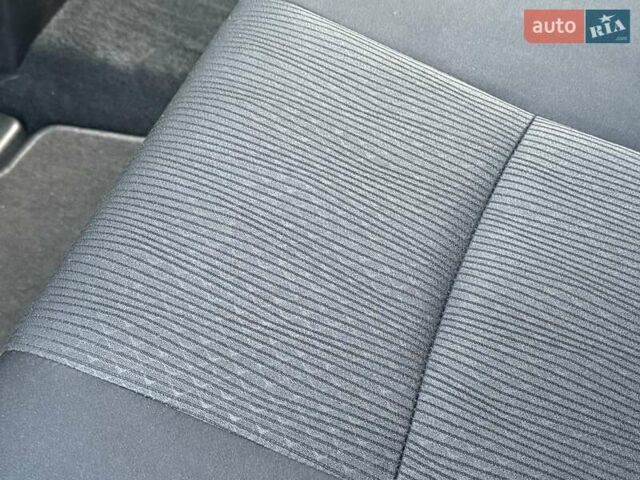 Белый Тойота Ленд Крузер Прадо, объемом двигателя 2.76 л и пробегом 37 тыс. км за 49900 $, фото 3 на Automoto.ua