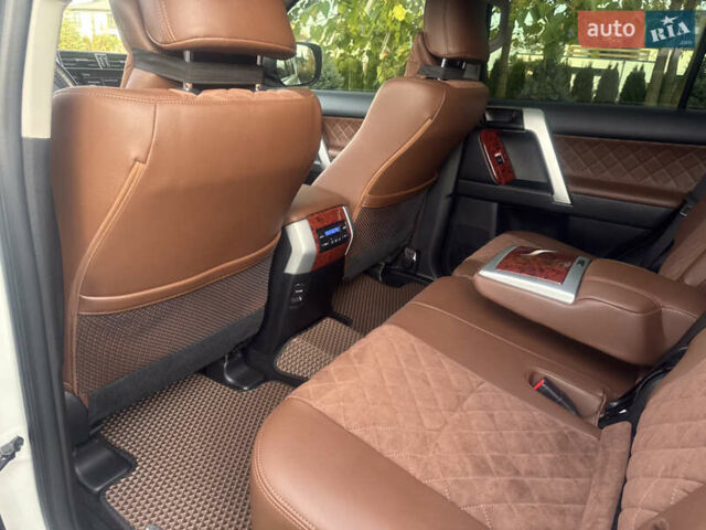 Белый Тойота Ленд Крузер Прадо, объемом двигателя 2.76 л и пробегом 28 тыс. км за 55500 $, фото 57 на Automoto.ua