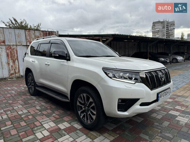 Тойота Ленд Крузер Прадо 2022 в Запорожье на Automoto.ua Белый Тойота Ленд Крузер Прадо, объемом двигателя 3.96 л и пробегом 15 тыс. км за 55000 $, фото 3 на Automoto.ua