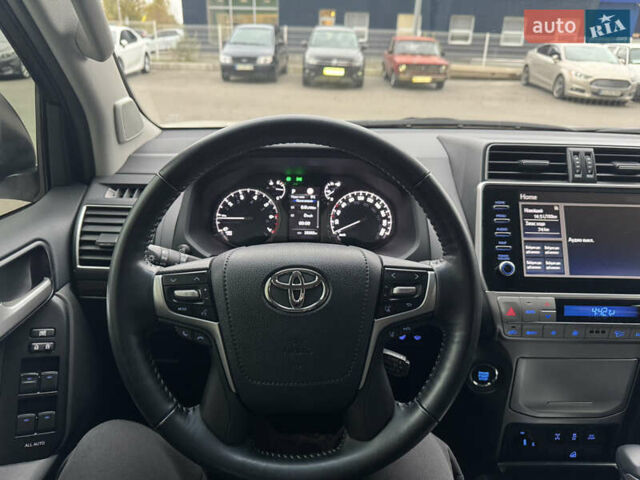 Белый Тойота Ленд Крузер Прадо, объемом двигателя 3.96 л и пробегом 28 тыс. км за 54500 $, фото 5 на Automoto.ua