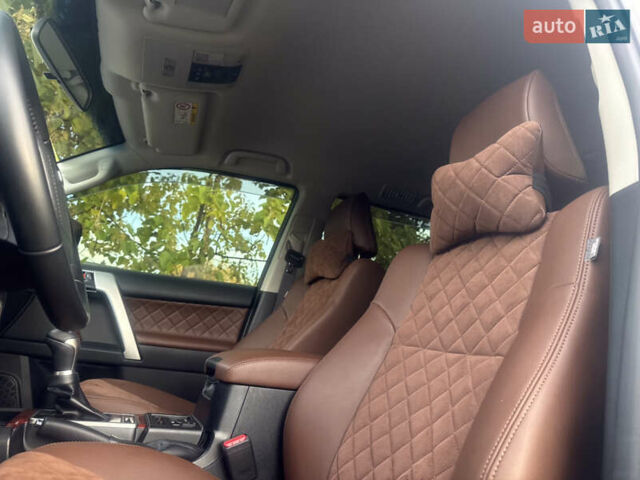 Белый Тойота Ленд Крузер Прадо, объемом двигателя 2.76 л и пробегом 28 тыс. км за 55500 $, фото 53 на Automoto.ua